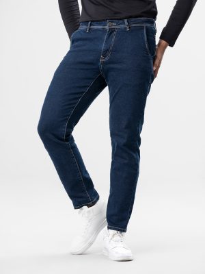 Men's regular fitted jeans in cotton spandex denim fabric. Five pockets, button fastening on the front and zipper fly.